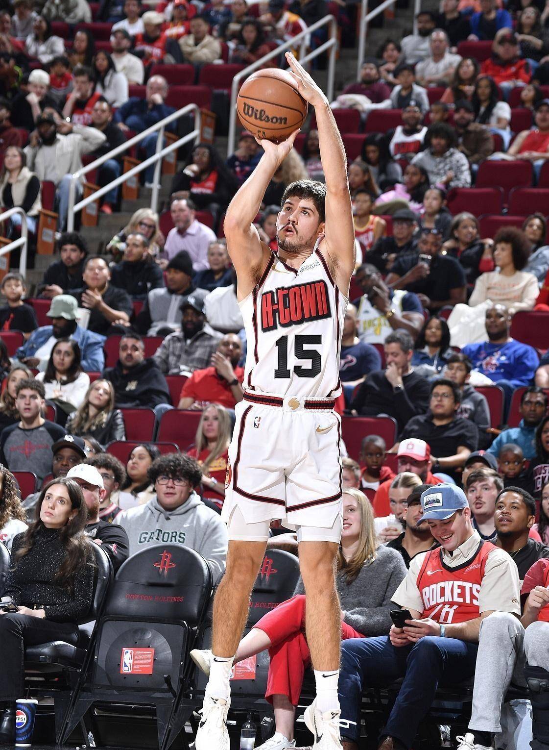 包含窗口期休斯敦火箭调整名单以备CBA常规赛，再遭质疑环节打磨，质疑声仍在，轮换策略成焦点的词条